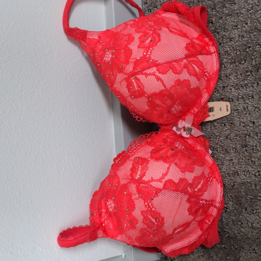 NWT Victoria's Secret Body by Victoria Push-up Bra Size 34C